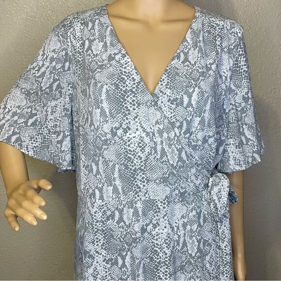 Time And Tru MIDI Wrap Snake Print Dress Gray and White Size XXL - Picture 3 of 12